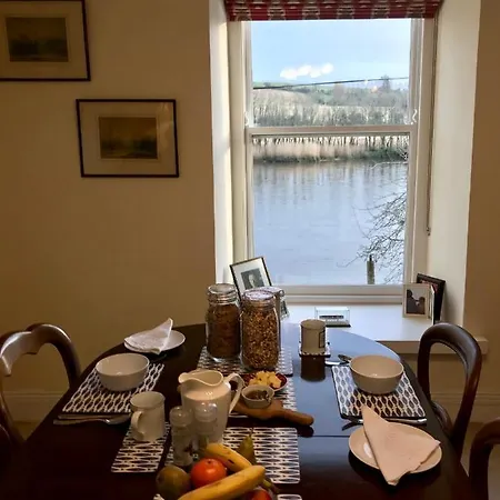 Bed & Breakfast Riverbank House 4*