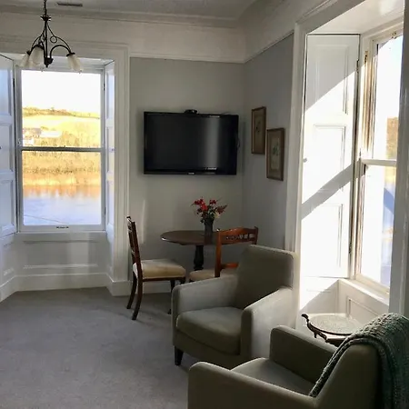 Riverbank House Bed & Breakfast